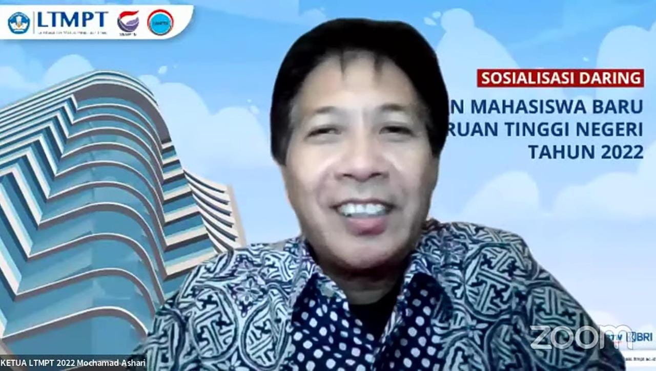 Rektor ITS Prof Dr Ir Mochamad Ashari MEng yang didapuk sebagai Ketua LTMPT 2022 saat memaparkan sosialisasi penerimaan mahasiswa baru 2022 secara daring