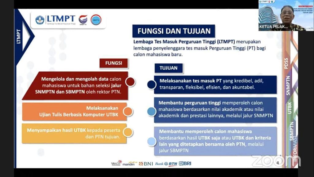 Chief Executive of the 2022 LTMPT Prof Budi Prasetyo Widyobroto (top right frame) when explaining the needs and updates in the 2022 new student admissions pathway
