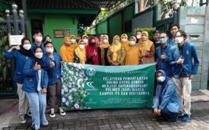 Abmas ITS Edukasi Pemanfaatan Eceng Gondok sebagai Media Tanam