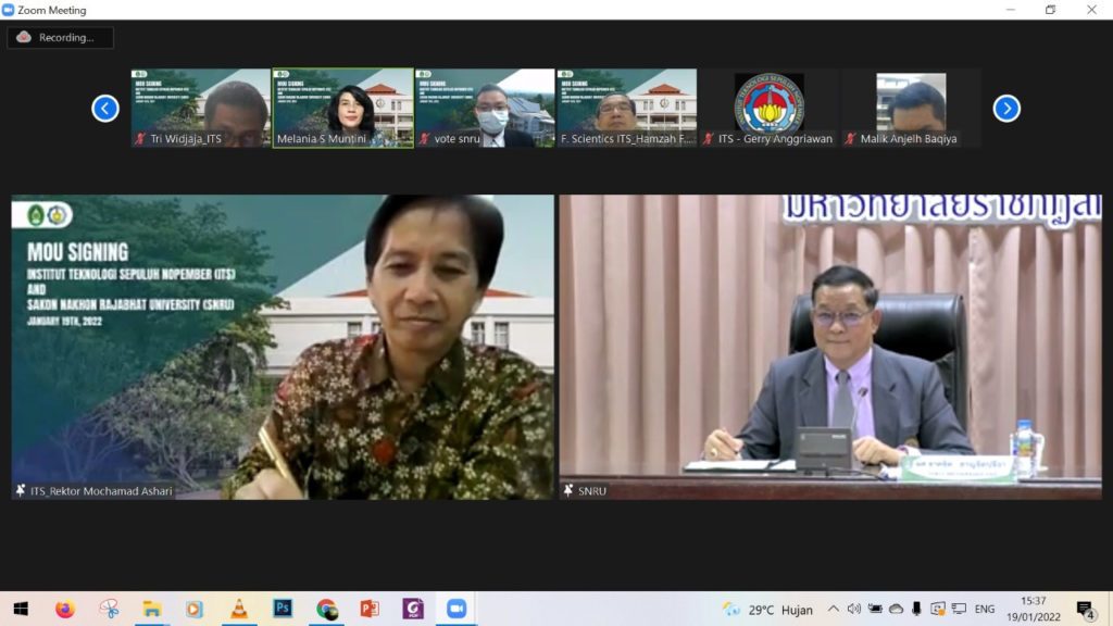ITS Chancellor Prof Dr Ir Mochamad Ashari MEng (left) and President of SNRU Prof Chakrit Chanchitpreecha signed a virtual joint MoU