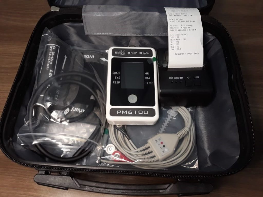 Isi dari kotak PPMS yang terdiri dari alat monitoring pasien, komputer mini, dan printer thermal mini