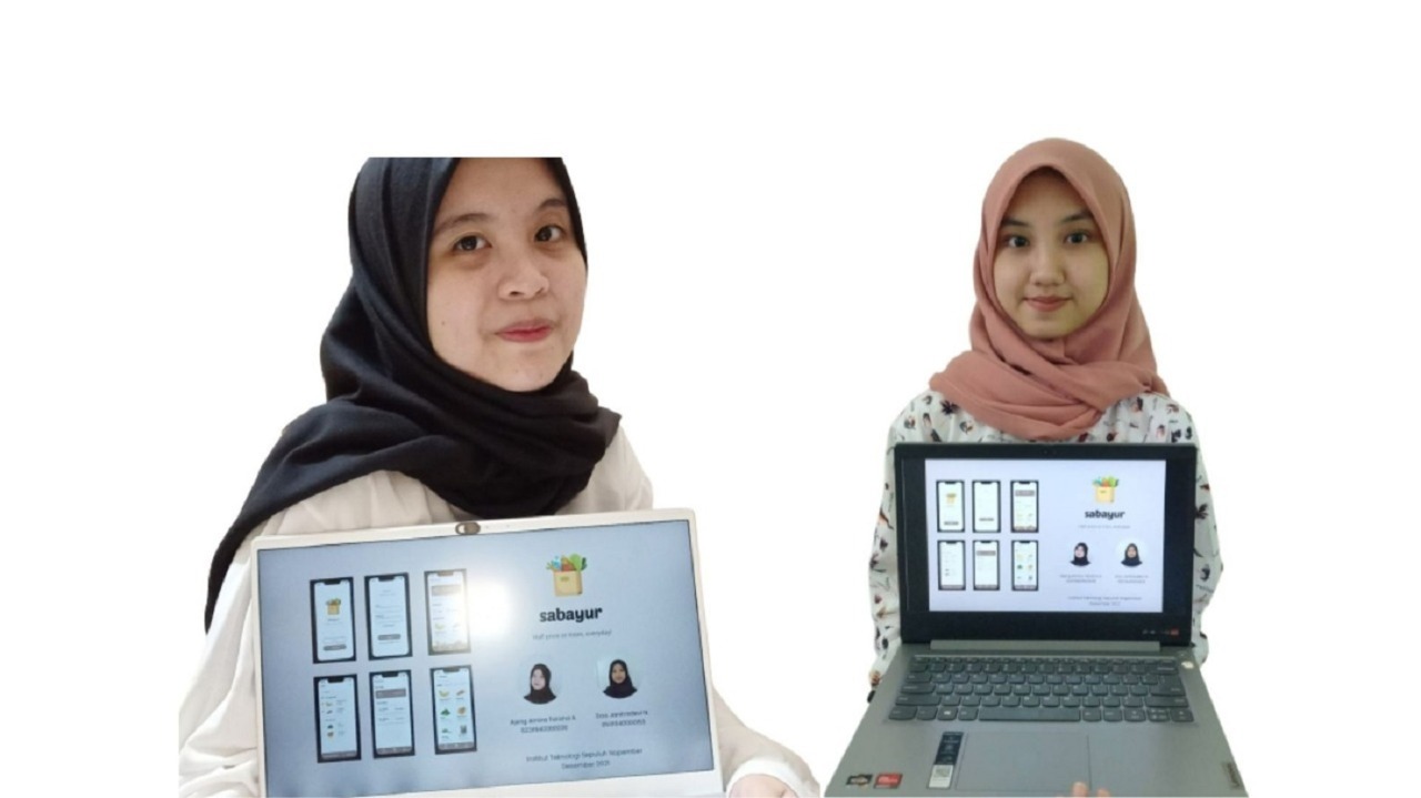 (dari kiri) Ajeng Almira Tarisha Asri (Teknik Kimia 2019) dan Erza Janitradevi Nadine (Teknik Informatika 2019), mahasiswa ITS penggagas aplikasi SABAYUR