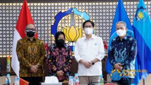 Risma Ajak ITS Berkolaborasi dalam Program Kerja Kemensos
