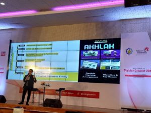 Data Scientist Digital Business Telkom Faldy Maulana Yuantoro saat sesi gelar wicara pada Digistar Connect 2022 di Gedung Pusat Riset ITS.