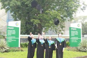 Aktuaria ITS Luluskan Empat Mahasiswa Angkatan Pertama Wisuda ke-125