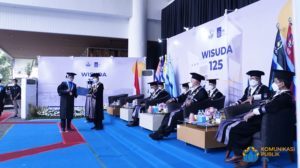 Resmi Dikukuhkan, 559 Mahasiswa Lulus pada Wisuda 125 Hari Kedua