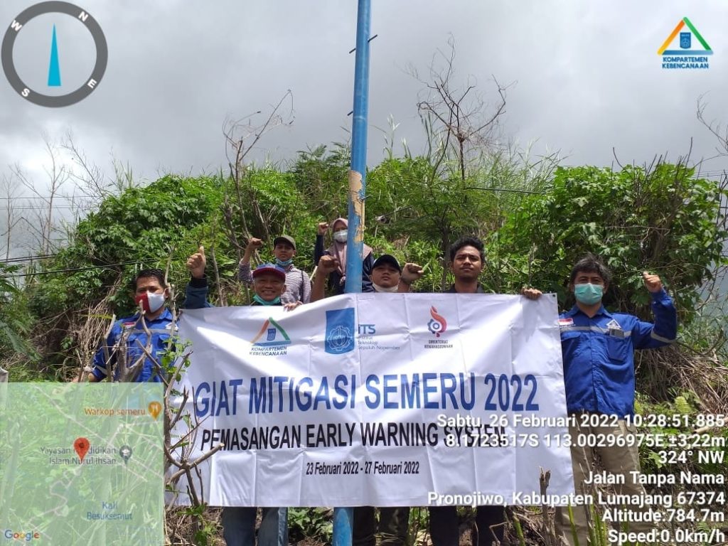 Pelaksanaan Giat Mitigasi Semeru 2022 ITS untuk pemasangan Early Warning System di Curah Kobokan, Desa Supiturang, Kecamatan Pronojiwo, Kabupaten Lumajang