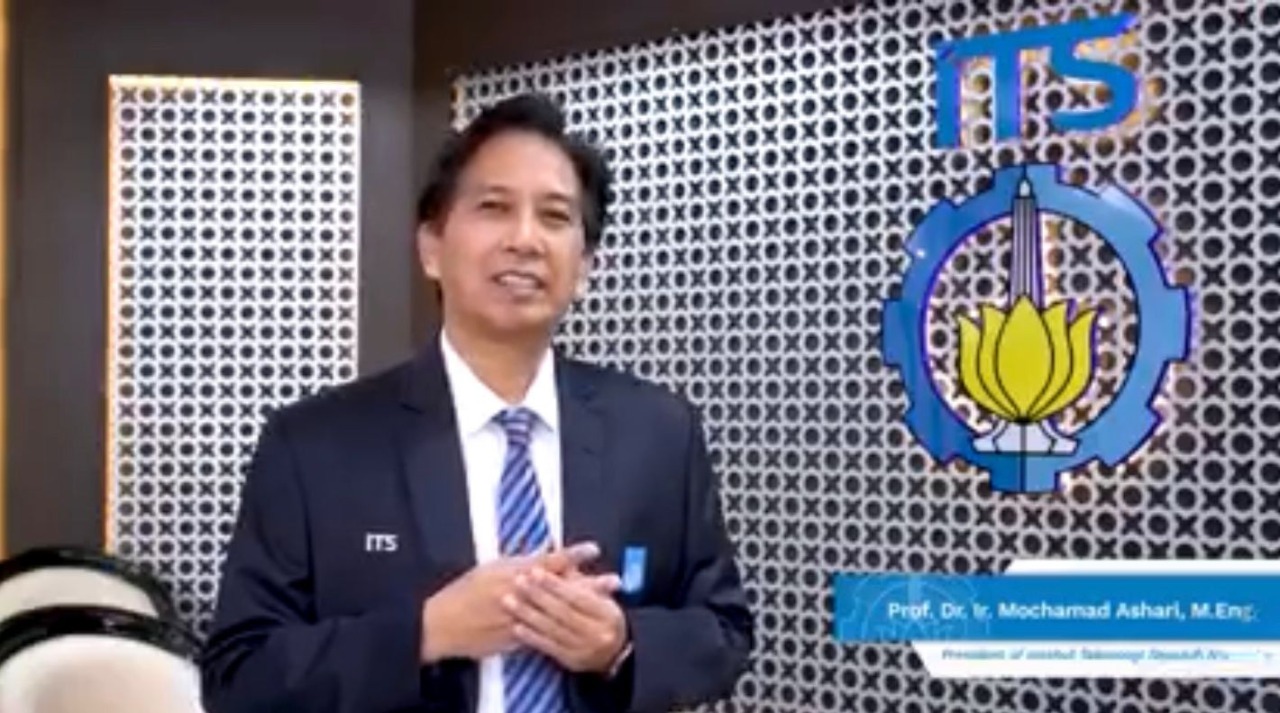 Rektor ITS Prof Dr Ir Mochamad Ashari MEng memberikan pidato dalam pesan videonya terkait penghargaan yang diberikan dari ASSCAT Filipina