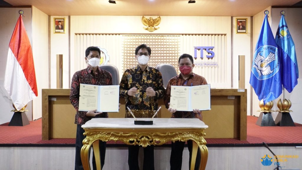 Rektor ITS Prof Dr Ir Mochamad Ashari MEng (tengah) turut hadir menyaksikan acara Penadatangan Perjanjian Kerja Sama dengan Kementerian Desa