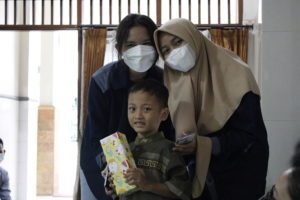 Semarakkan Ramadhan, ITS Ajak Mahasiswa Internasional Berbagi
