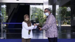 Serahkan 13 Anggrek Endemik Semeru, TNBTS Dukung ITS Smart Eco Campus