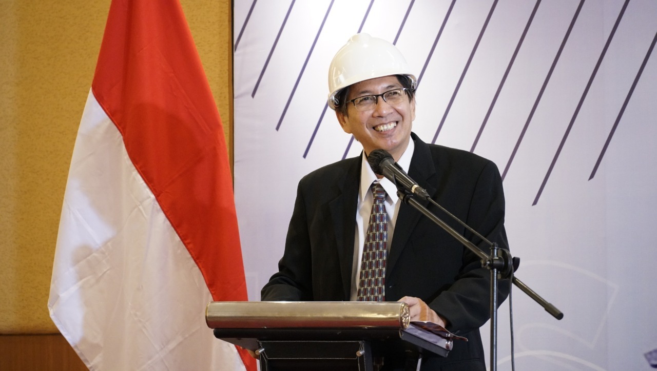 Rektor ITS Prof Dr Ir Mochamad Ashari MEng IPU AEng membuka sambutannya dalam acara Pelantikan Insinyur Lulusan Program Studi Program Profesi Insinyur ITS