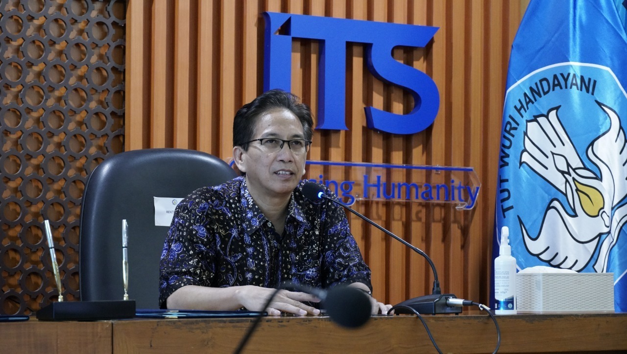 Rektor ITS Prof Dr Ir Mochamad Ashari MEng IPU AEng menyambut perjanjian kerja sama antara ITS dan BPTI tentang penyelenggaraan Kontes Robotika Indonesia (KRI) tahun 2022