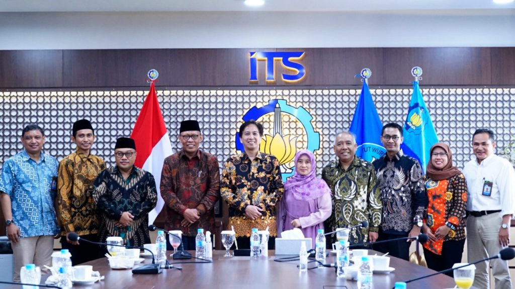 Photo with the leadership of ITS and Unisma after the signing of the MoU at the ITS Rectorate Building