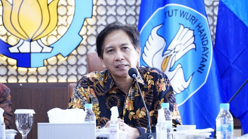 Rektor ITS Prof Dr Ir Mochamad Ashari MEng IPU AEng memberikan sambutannya dalam acara penandatanganan MoU dengan Unisma