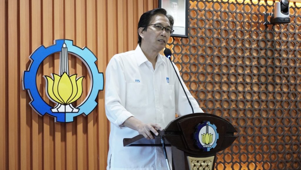 Rektor ITS Prof Dr Ir Mochamad Ashari MEng IPU AEng memberikan sambutannya dalam acara penandatanganan kontrak proposal Matching Fund