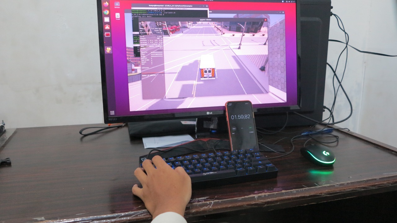 Simulasi mobil yang dijalankan oleh tim Antasena ITS dalam perangkat lunak CARLA pada lomba Autonomous Programming Competition 2022