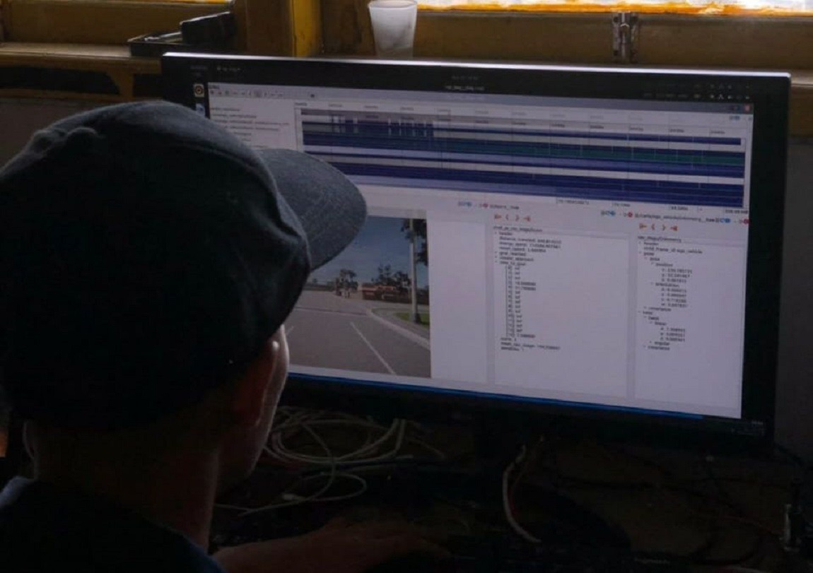 Pembuatan program swa-kendali yang disusun oleh Tim Sapuangin ITS