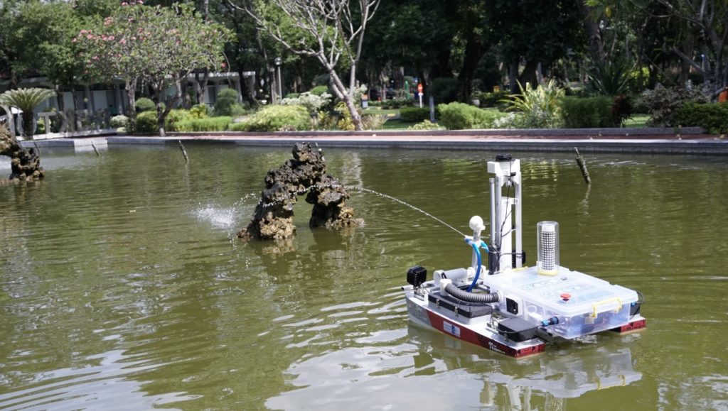 Demonstrasi kapal Nala Theseus pada tantangan Waterblast sebagai persiapan Tim Barunastra ITS berlaga di ajang International Roboboat Competition 2022 di Florida, AS