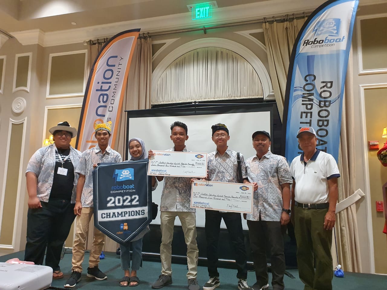 Tim Barunastra ITS yang berhasil raih titel Juara Umum pada International Roboboat Competition (IRC) 2022 yang digelar di Florida, Amerika Serikat