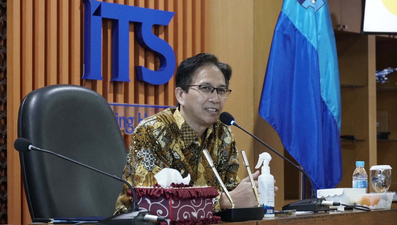 Rektor ITS Prof Dr Ir Mochamad Ashari MEng IPU AEng menyampaikan sambutannya dalam acara penandatanganan nota kesepahaman atau Memorandum of Understanding (MoU) dan Perjanjian Kerja Sama (PKS) dengan PT PELNI