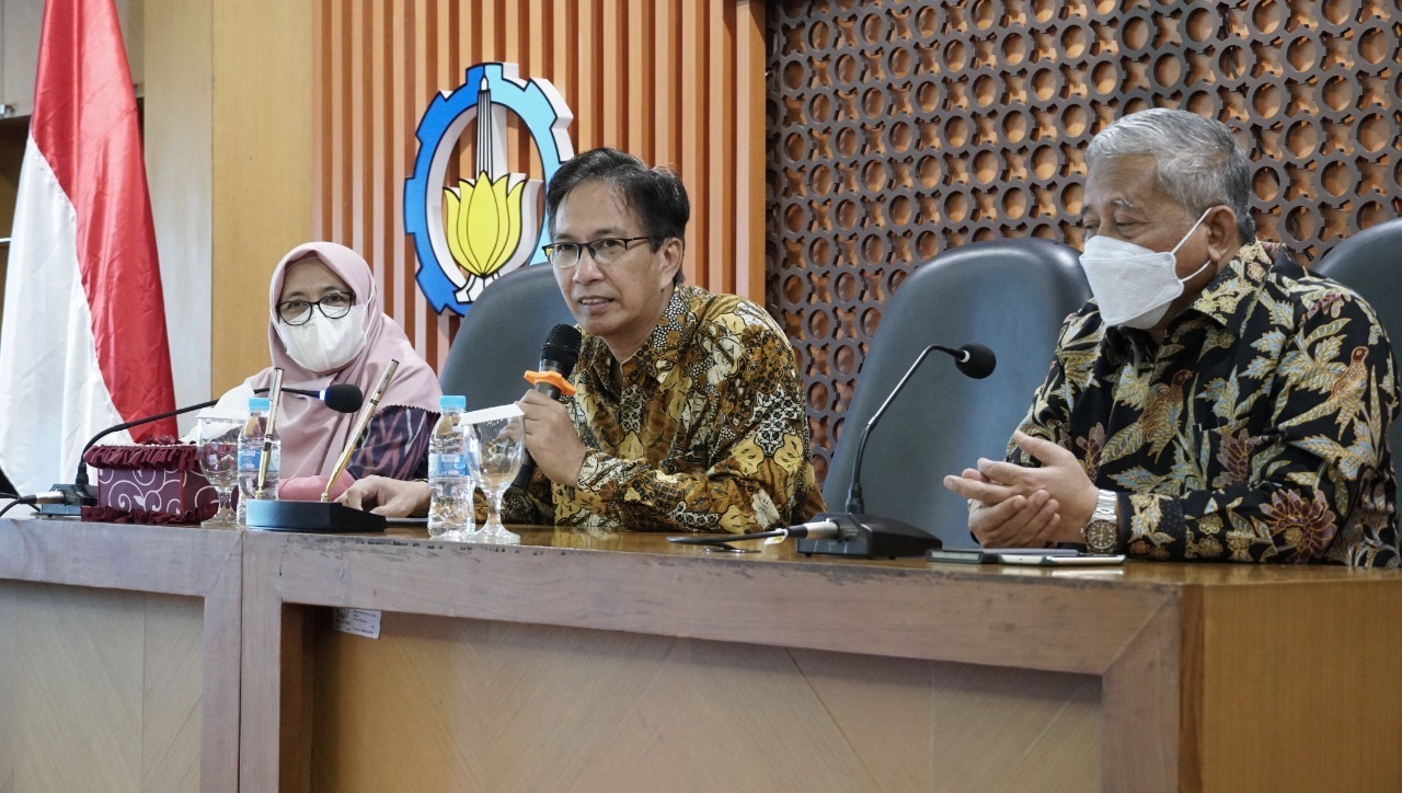 Sambutan sekaligus pembukaan diskusi awal PKS dengan BWI oleh Rektor ITS Prof Dr Ir Mochamad Ashari MEng IPU AEng (tengah)