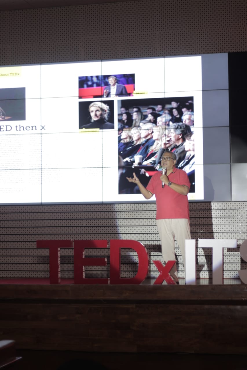 Wakil Rektor III ITS Dr Eng Ir Ahmad Rusdiansyah MEng selaku inisiator TEDxITS turut menyampaikan sambutan pembukaan