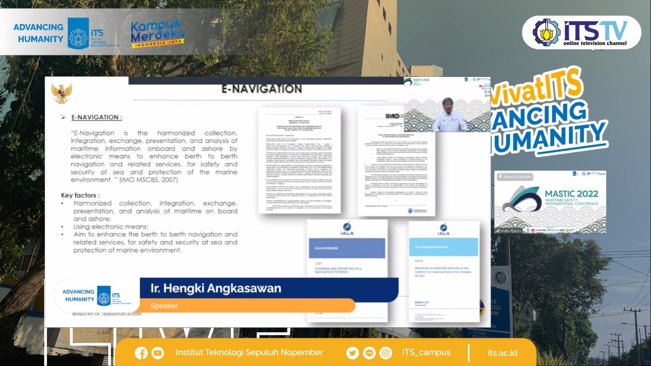 Direktur Kenavigasian Direktorat Jenderal Perhubungan Laut Ir Hengky Angkasawan saat menyampaikan materi mengenai E-Navigation dan E-pilotage pada MASTIC 2022 yang digelar secara daring