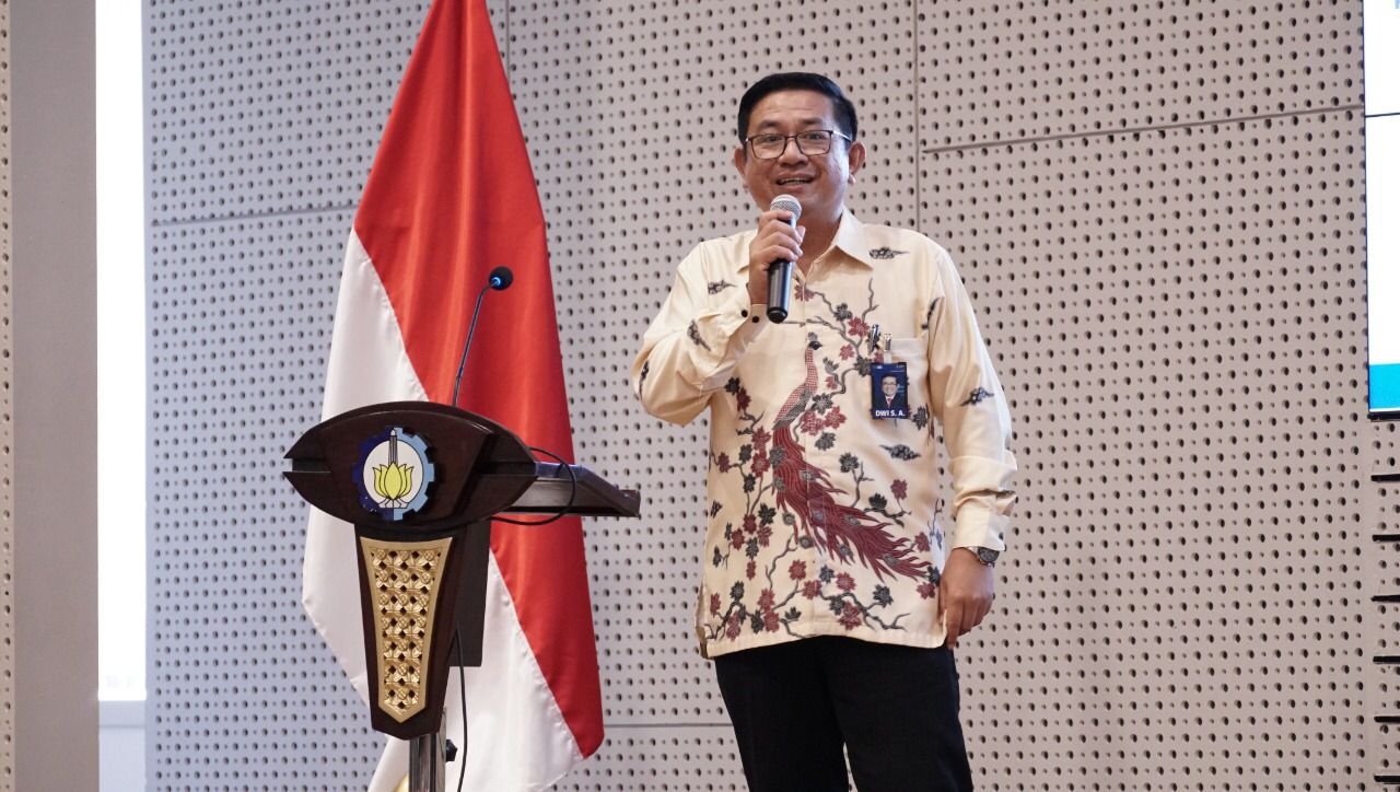 Direktur Utama Petrokimia Gresik Dwi Sariyo Annurogo yang hadir membawakan materi di bidang agriculture