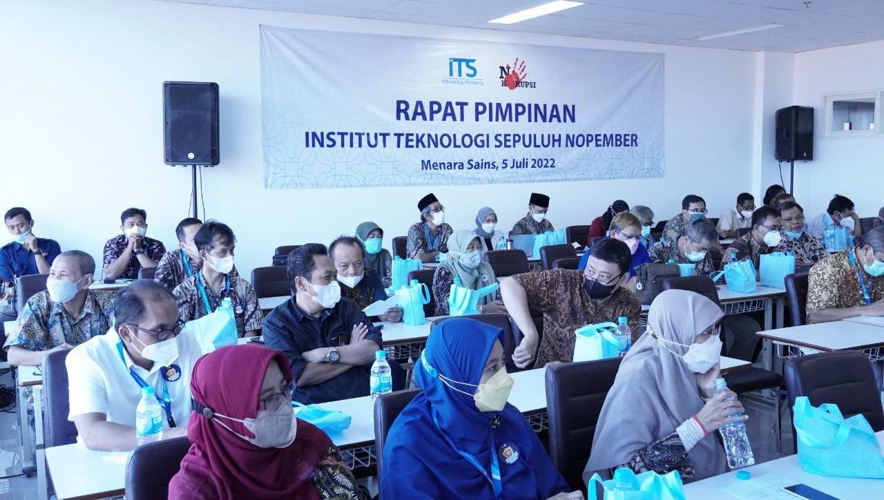 Suasana Rapat Pimpinan ITS yang dihadiri oleh kepala departemen hingga kepala laboratorium di lingkungan FSAD ITS