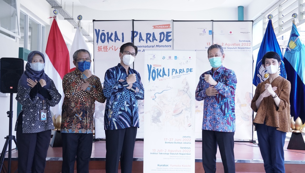 Rektor ITS dan jajarannya bersama Konsul Jenderal Jepang di Surabaya yang didampingi oleh Asisten Direktur The Japan Foundation Jakarta