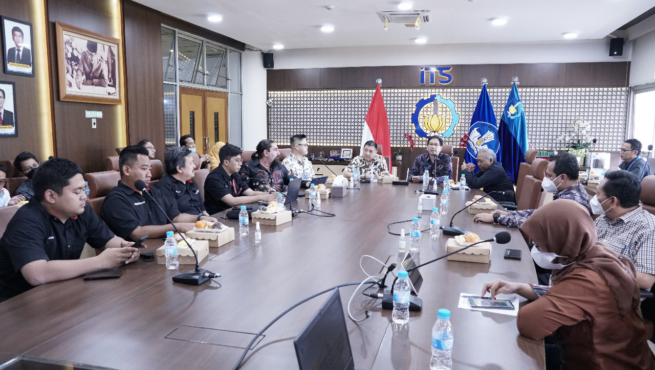 Suasana diskusi antara jajaran pimpinan ITS dan BTI Defence bertempat di Ruang Rapim Gedung Rektorat ITS