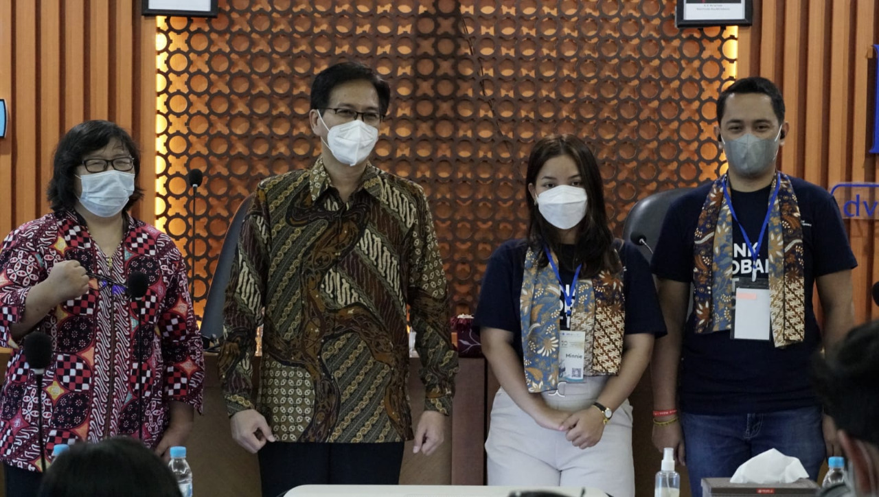 Usai penyerahan tanda pengenal peserta CommTECH Camp Highlight 2022 sebagai bentuk peresmian simbolis kegiatan