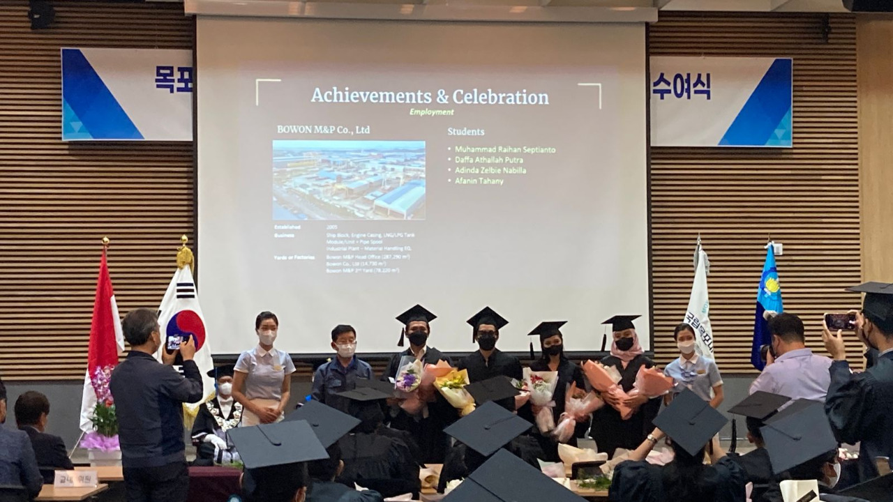 Empat wisudawan program joint degree ITS - MNU yang diterima di BOWON M&P Co Ltd, Korea Selatan