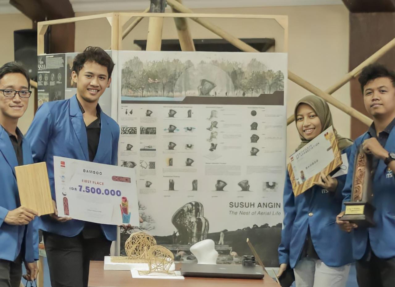 Tim Narantaka ITS memamerkan karyanya yang bertajuk Susuh Angin: The Nest of Aerial Life di ajang Bamboo Competition 2022