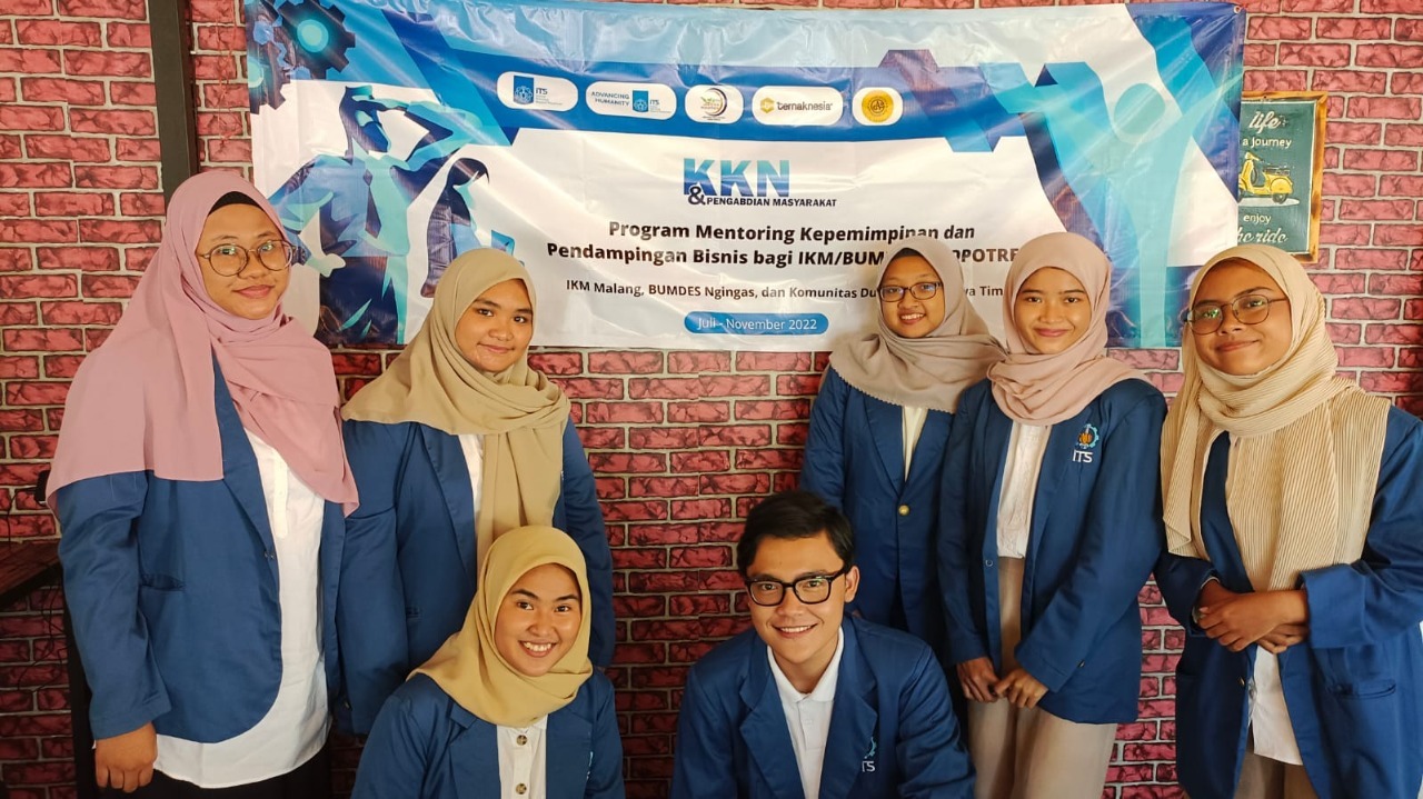 Para mahasiswa yang terlibat dalam KKN Abmas terdiri dari Departemen Manajemen Bisnis, Departemen Biologi, serta Departemen Teknik Sistem dan Industri ITS