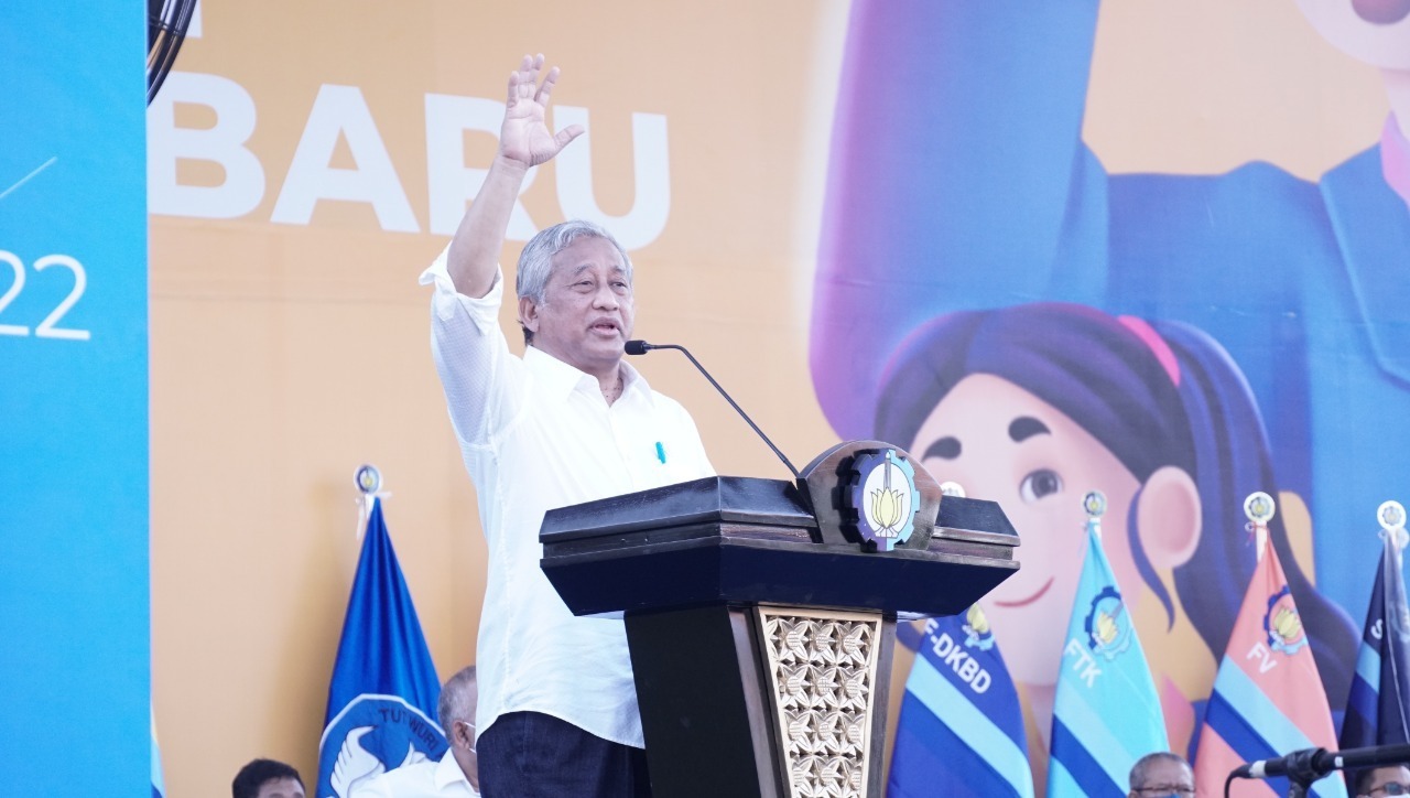 Sambutan penuh semangat disampaikan oleh Ketua MWA ITS Prof Dr Ir KH Mohammad Nuh DEA kepada para maba ITS