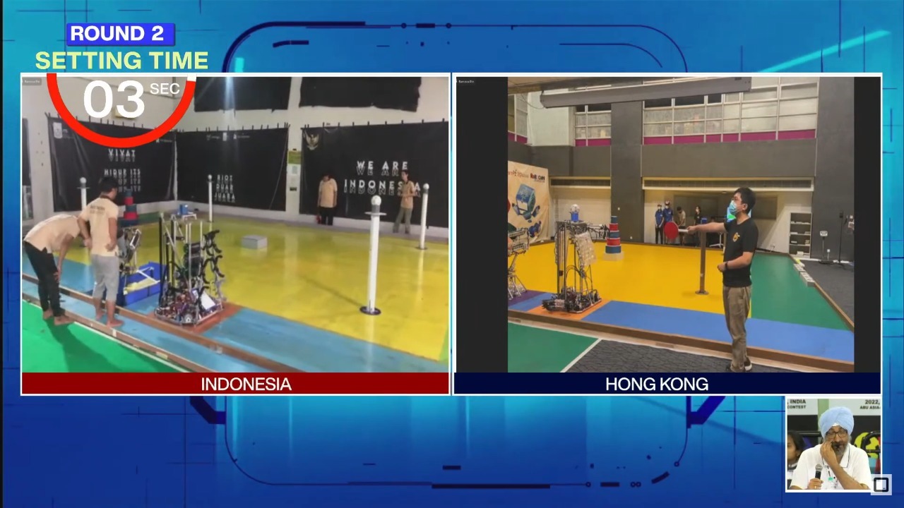 Tim RIDER ITS ketika berhadapan dengan perwakilan dari Hong Kong di babak final ABU Robocon 2022