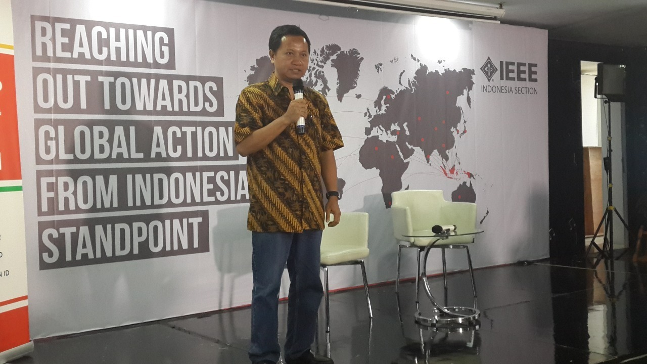 Prof. Ir. Gamantyo Hendrantoro, M.Eng., Ph.D. as a speaker at IEEE Indonesia Section 2016 meeting