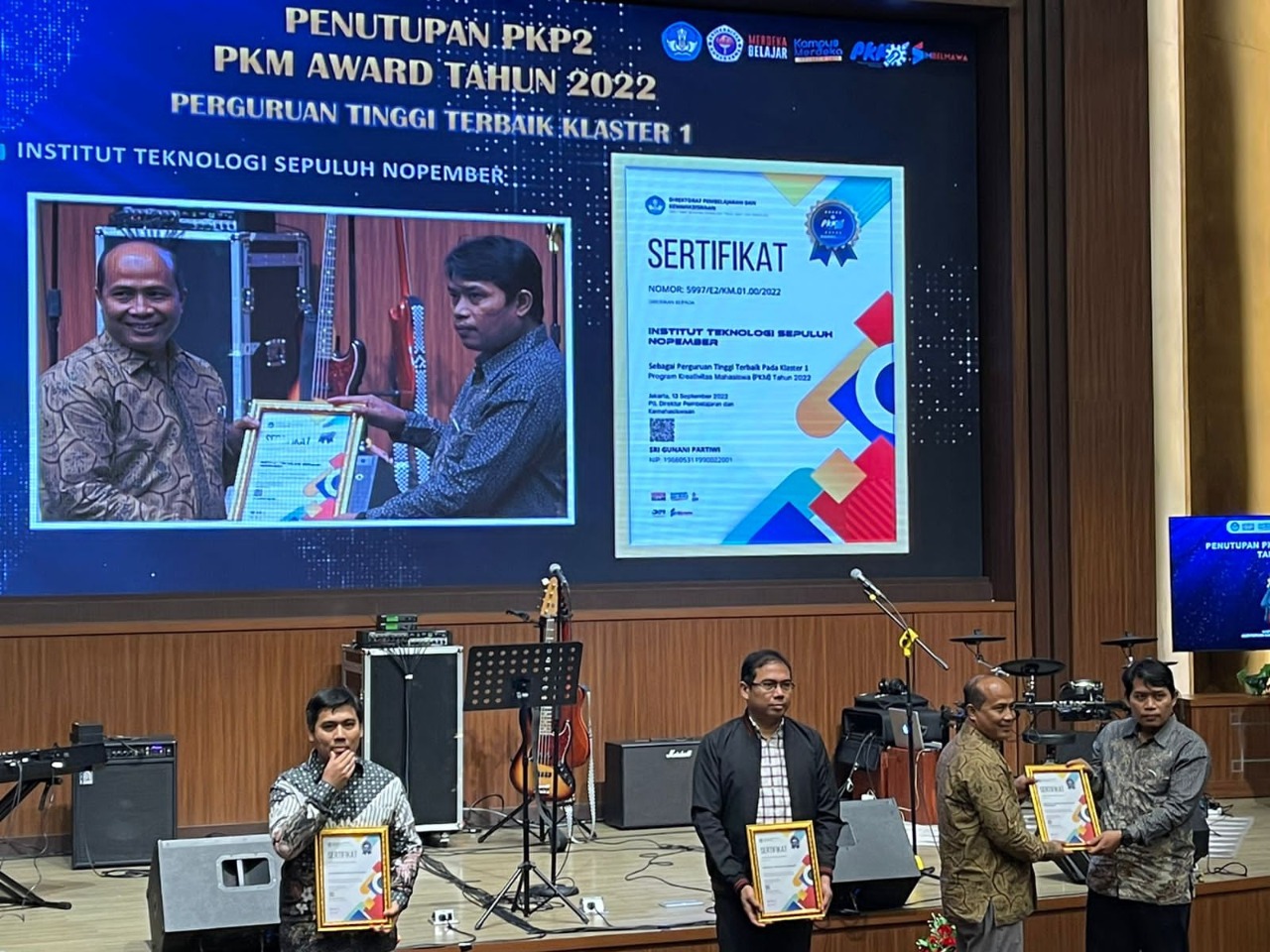 Penobatan ITS sebagai Perguruan Tinggi Terbaik pada Klaster I dalam ajang PKM Award 2022