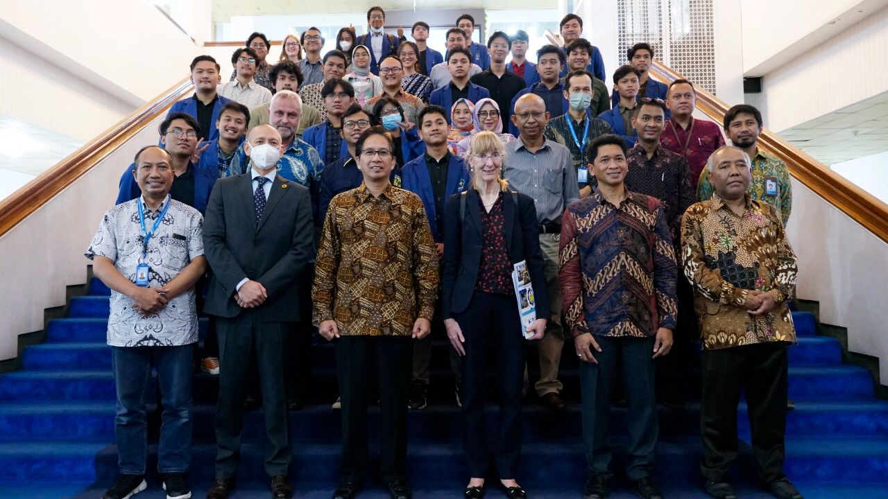 ITS executive boards, the German Embassy for Indonesia, and representatives of ITS students who will be internationalized in Germany while at the ITS Rectorate Building