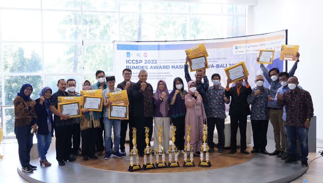 The The awardee of the 2022 National BUMDes Award which was won by BUMDes representatives from West Java, East Java, and Bali