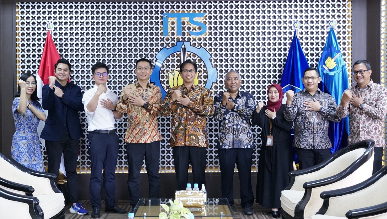 Foto bersama usai diskusi internal kerja sama di bidang teknologi telekomunikasi antara PT ZTE Indonesia dan ITS di Gedung Rektorat ITS