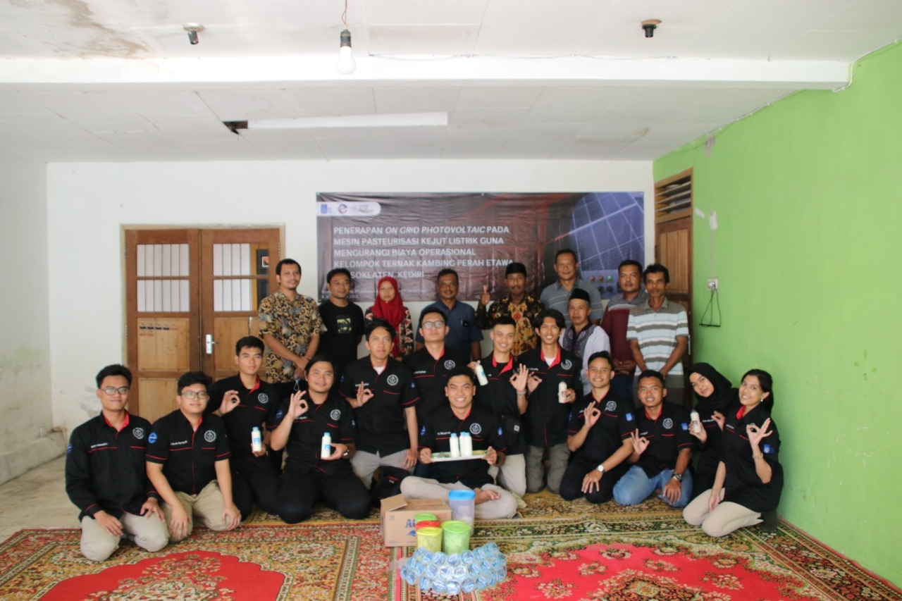 The ITS Abmas team together with officials from Sumberagung Village, Kediri Regency on the day of the inauguration of an innovative pasteurization machine for milk processing