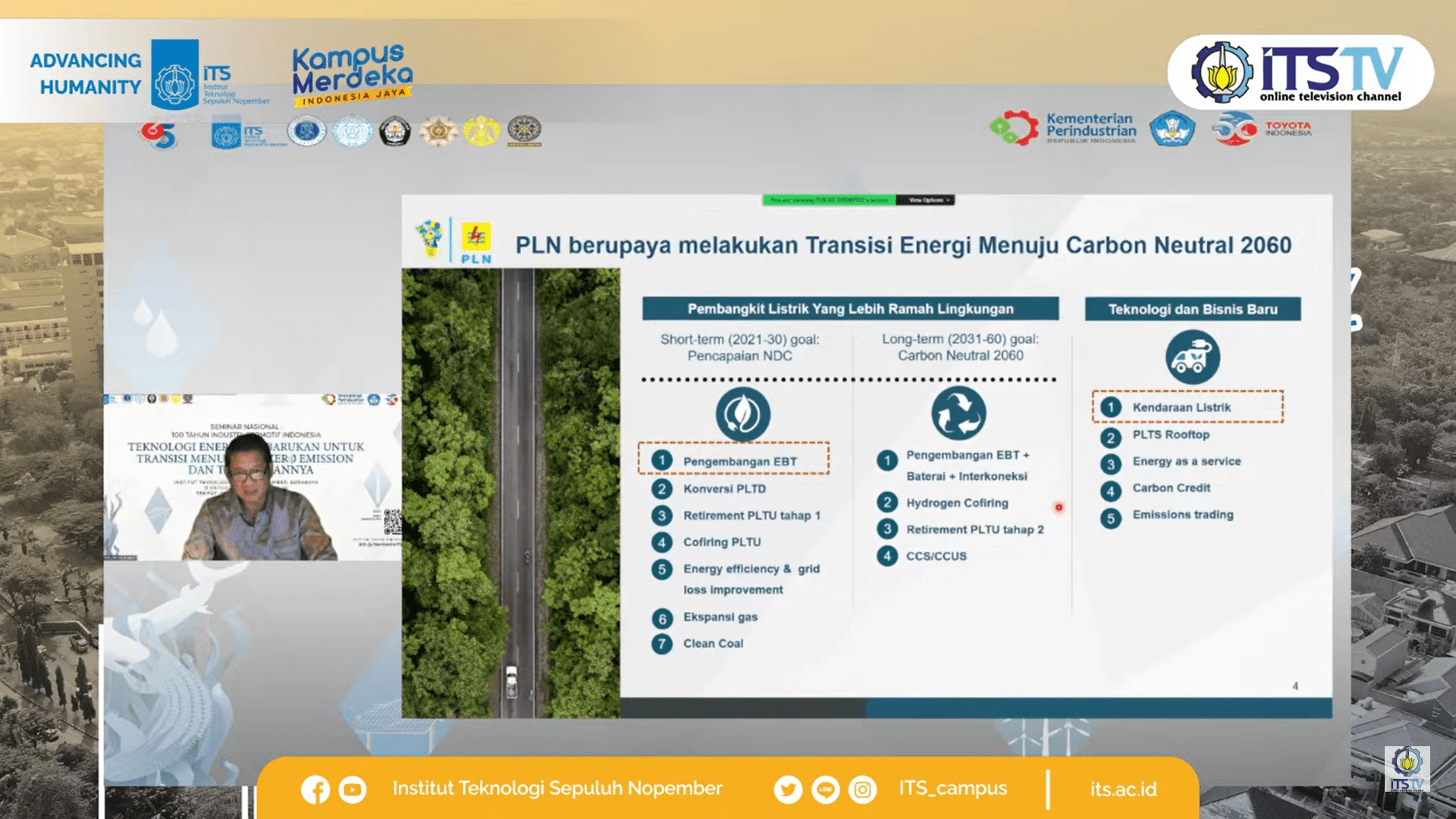  Direktur PLN Mega Proyek dan Energi Terbarukan Wiluyo Kusdwiharto memberikan paparan tentang upaya PLN menuju Carbon Neutral 2060 secara virtual