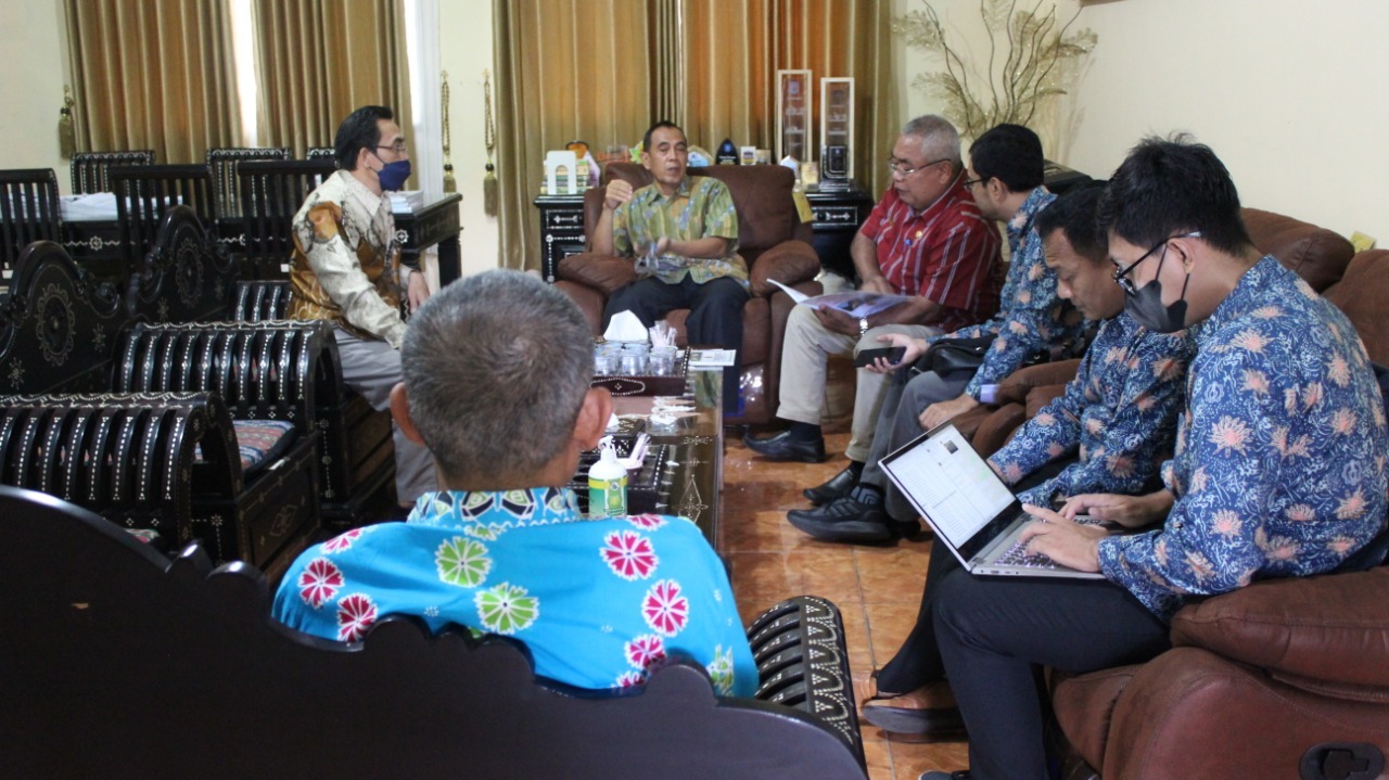 Kunjungan tim ITS ke SMAN 1 Mataram untuk sosialisasi pelaksanaan Try Out dalam rangka Dies Natalis ke-62 ITS