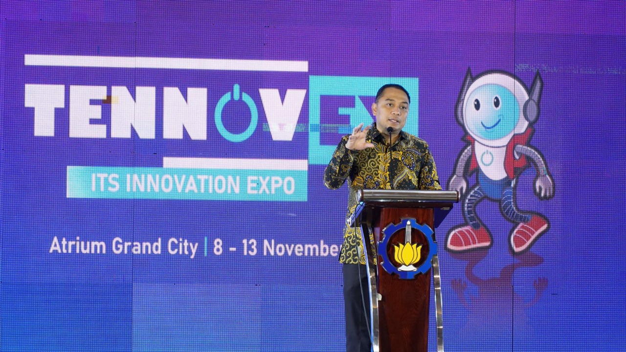 Wali Kota Surabaya Eri Cahyadi turut hadir mengapresiasi pameran teknologi ITS di Atrium Grand City Mall Surabaya