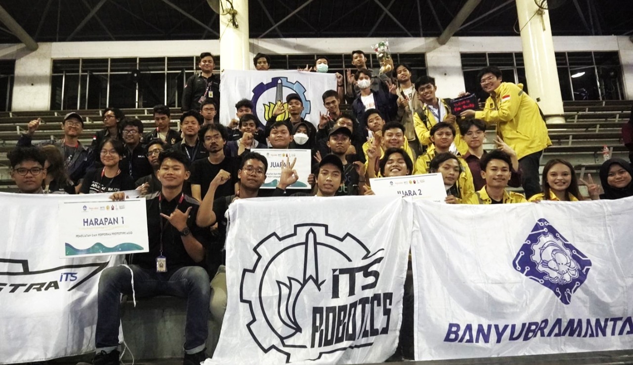 Tim di bawah naungan UKM ITS Robotics yakni tim Barunastra ITS dan Banyubramanta ITS sukses memboyong total tiga trofi juara pada dua kategori di KKCTBN 2022