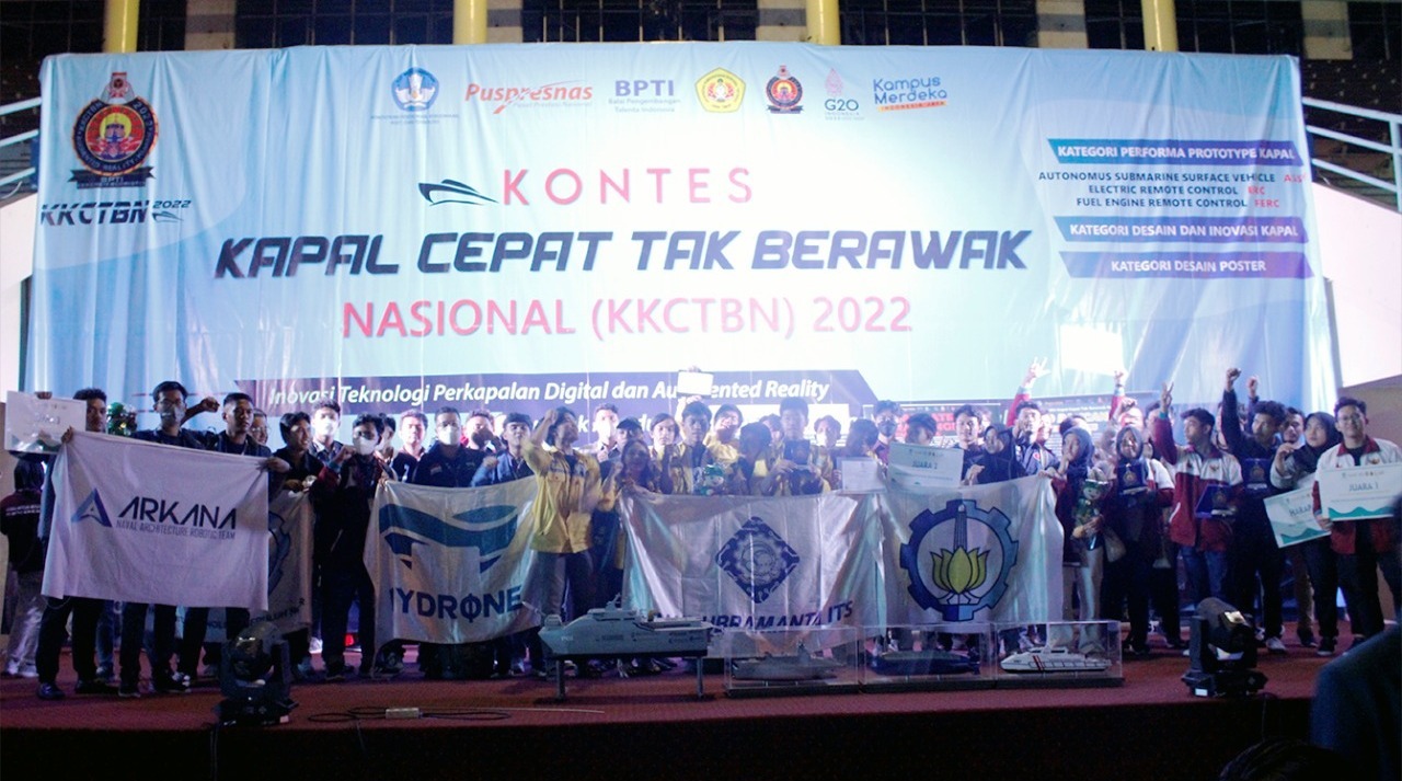 Tim-tim dari ITS yang semuanya sukses raih prestasi pada ajang tahunan KKCTBN 2022 di Universitas Pembangunan Nasional (UPN) Veteran Jawa Timur