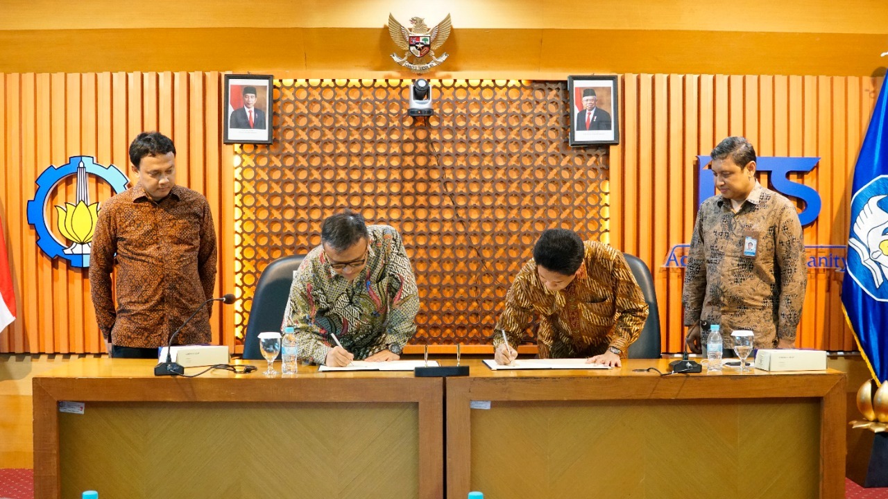 Prosesi penandatanganan naskah Perjanjian Kerja Sama antara Direktorat Jenderal Sumber Daya dan Perangkat Pos dan Informatika (SDPPI) Kemenkominfo RI dan ITS